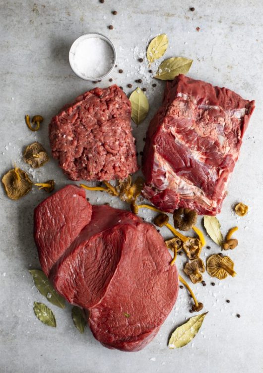 Hirvensisäfilettä ja kantarelleja