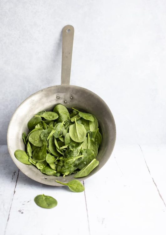 Karamellisoitu sipuli-pinaattifocaccia