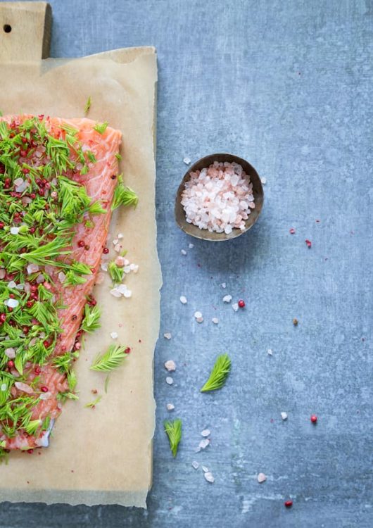 Punajuuripurjeiset lohiruissipsit