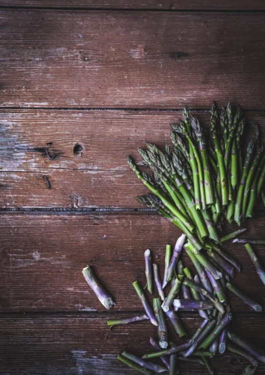 Grillattu vihreä parsa