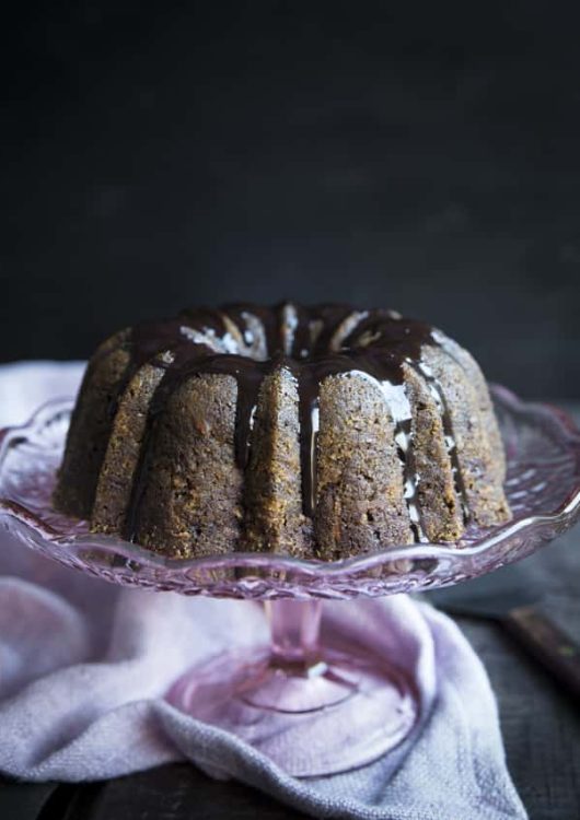 Suklaa-kesäkurpitsakakku