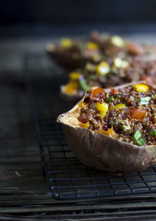 Kvinoatäytteiset bataatit