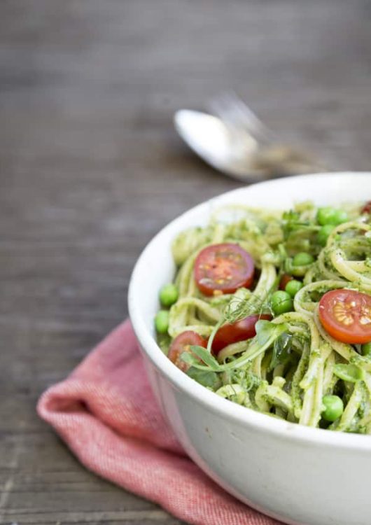 Pinaatti-lehtipersiljapestopasta