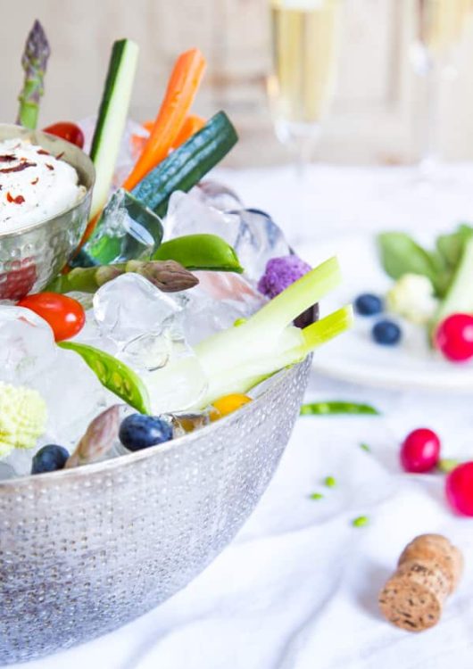 Rapeat kasvikset vihannesdipillä