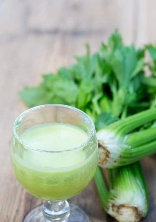 Ananas-varsisellerimehu