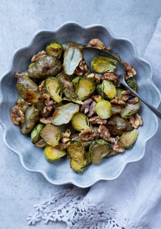 Paahdetut maa-artisokat ja ruusukaalit