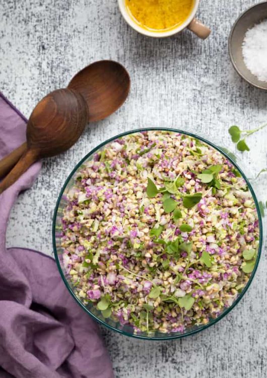 Kukkakaali-tattarisalaatti