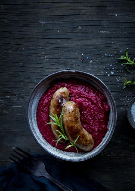 Punajuuripolenta ja raakamakkaraa