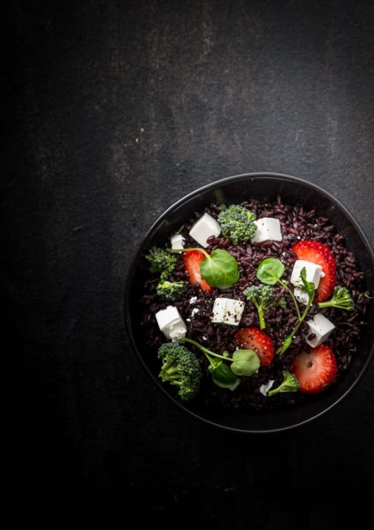 Salaatti mustasta riisistä