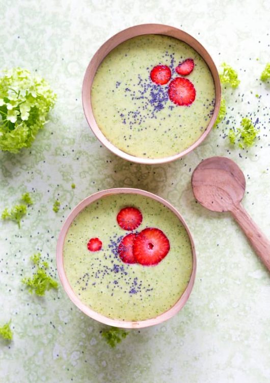 Mango-pinaattismoothiebowl