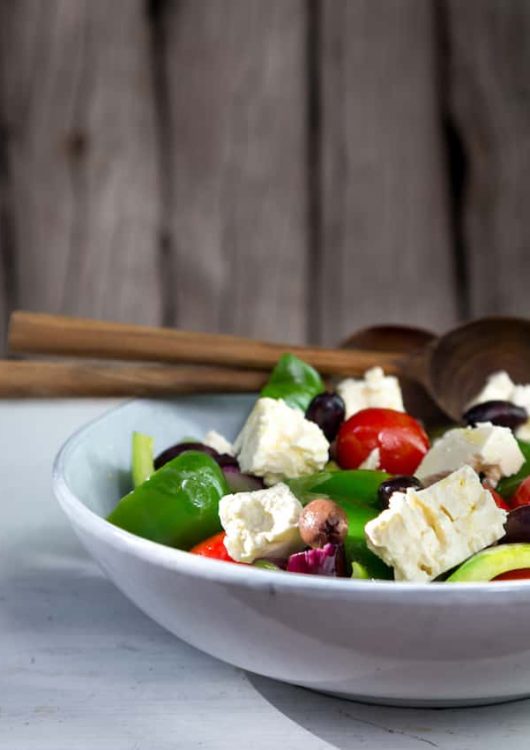 Grillattu fetasalaatti