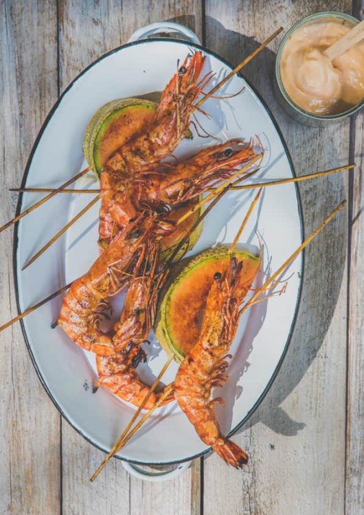 Grillatut tiikeriravut ja cantaloupelohkot