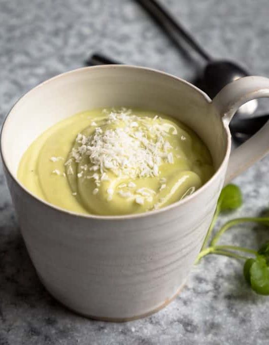 Ananas-avokado-smoothie bowl