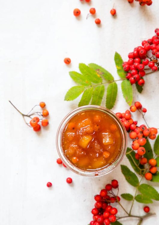 Pihlajanmarja-ananashillo