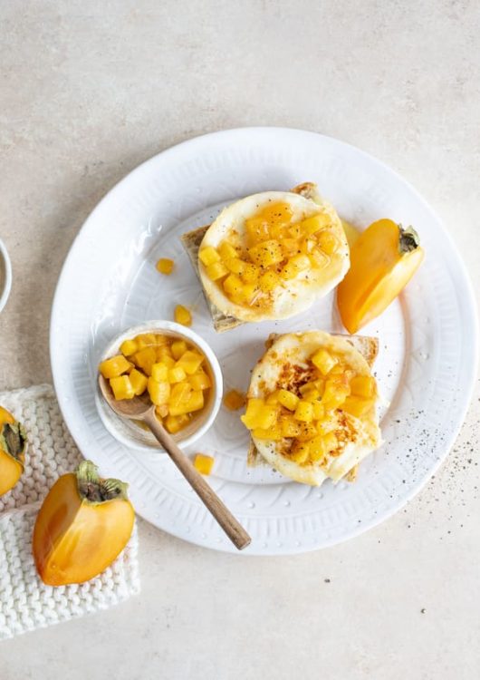 Persimon-vuohenjuustocrostinit