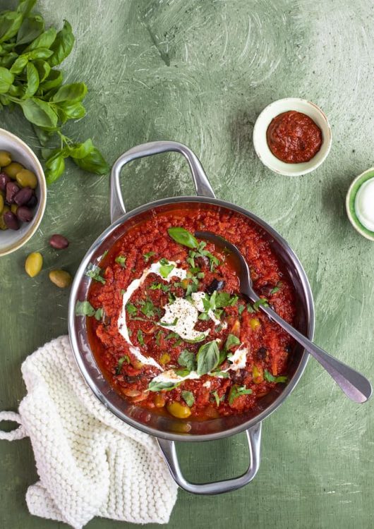 Tomaatti-oliivikastike