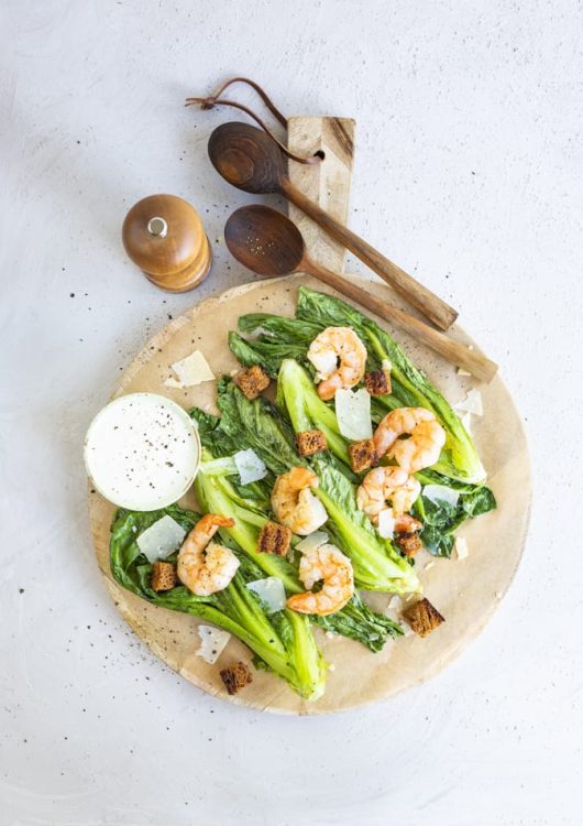 Grillattu jättikatkarapucaesaralaatti