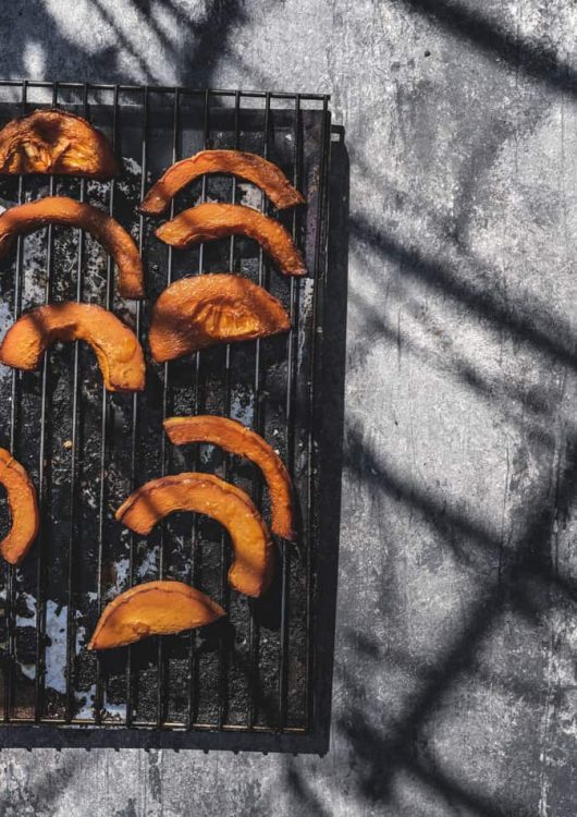 Savustettu kurpitsa ja jugurttikastike