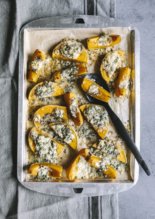 Paahdetut kurpitsat sinihomejuustolla