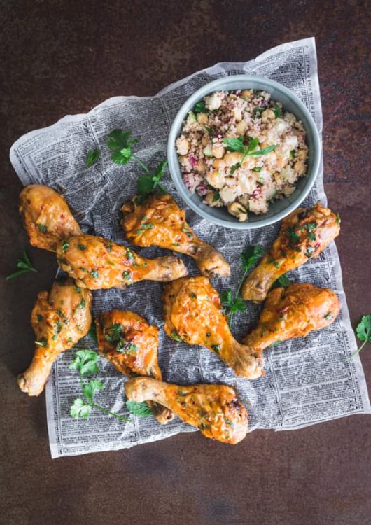 Harissakananuijat ja hedelmäinen couscoussalaatti