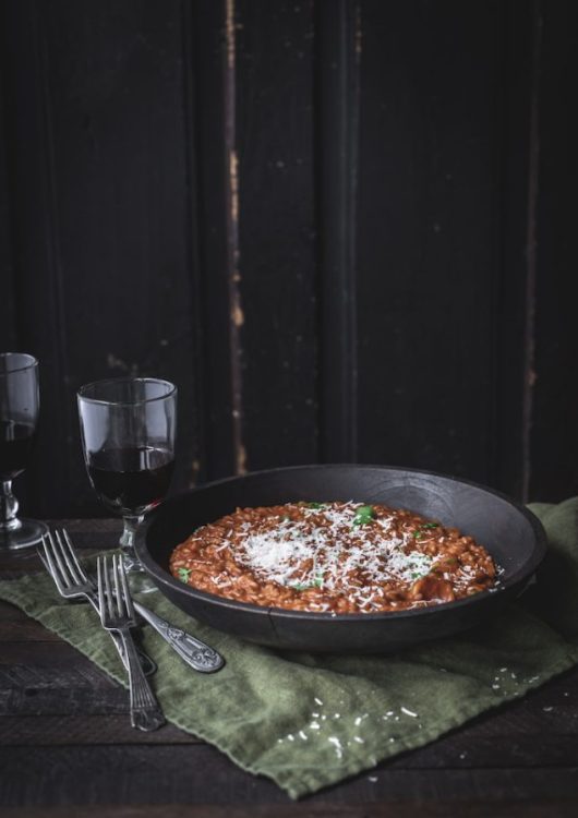 Tomaattinen punaviinirisotto