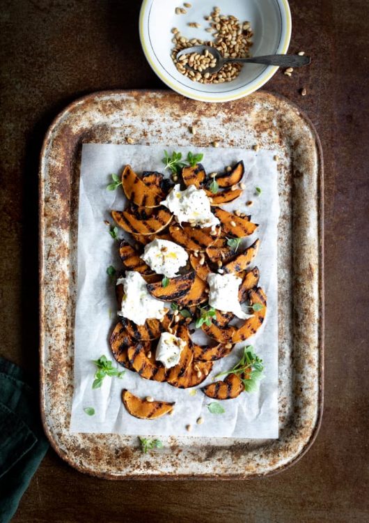 Grillattu kurpitsa ja burrataa