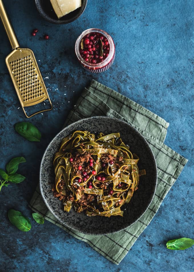 Porobolognese ja pikkelöidyt puolukat