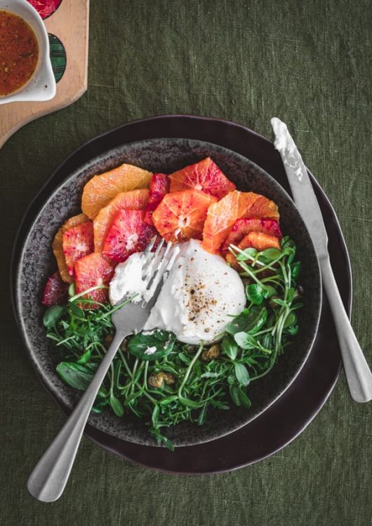 Burrata-veriappelsiinisalaatti