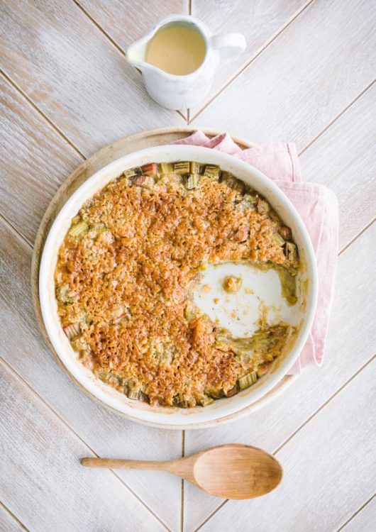 Raparperipiirakka kauratoscalla