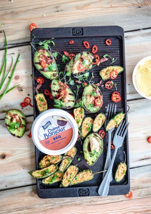 Grillatut avokadot ja jalapenot