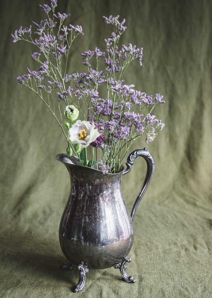 Alpakkainen, kookas kannu