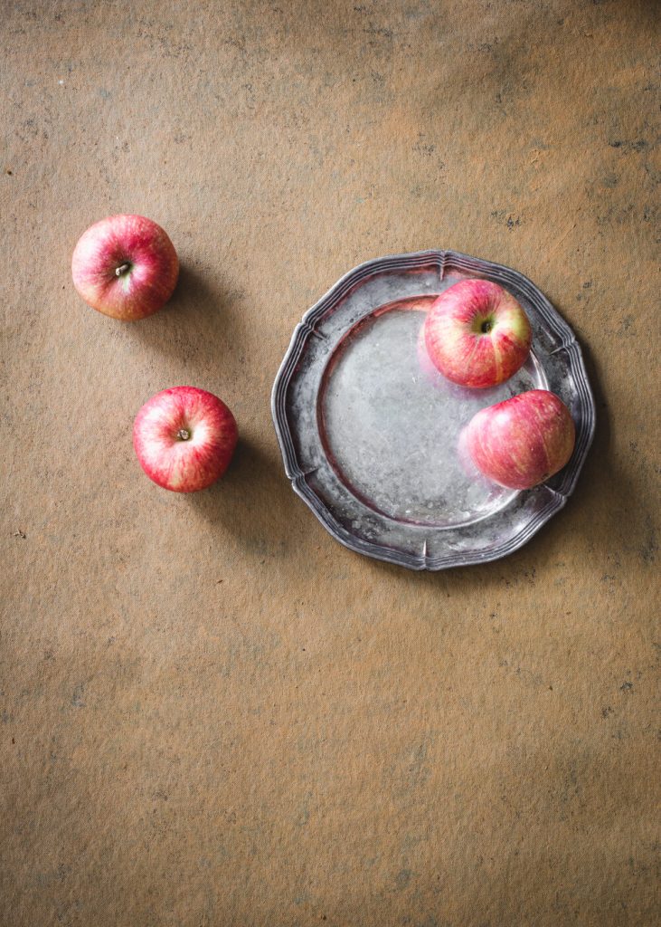 Hopeanvärinen lautanen_keskikoko