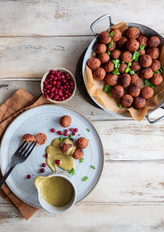 Vegaaniset lihapullat aka vegepyörykät