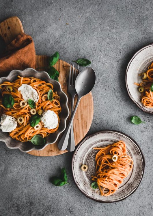 Paahdettu paprika-tomaattipasta