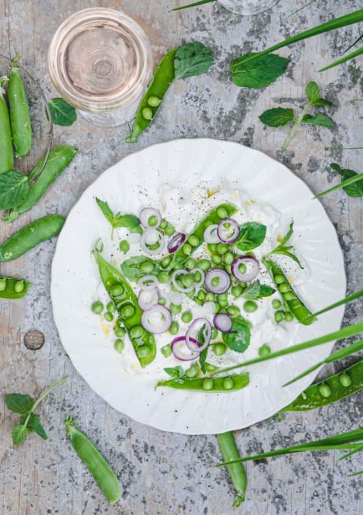 Herneitä ja burrataa