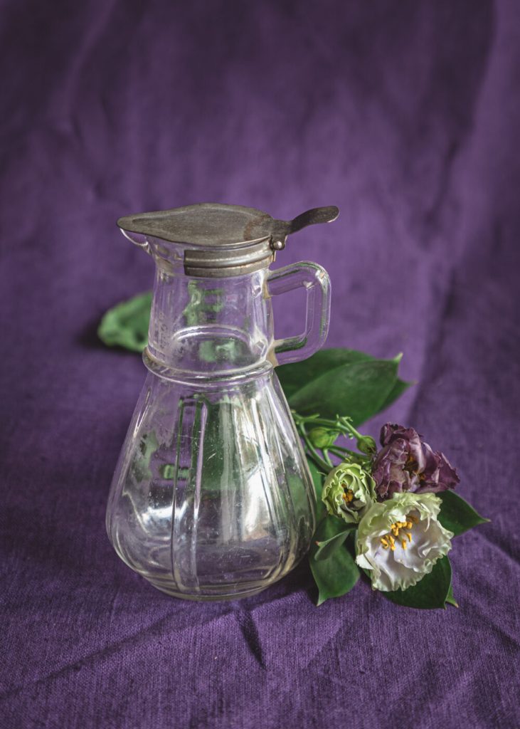 Kastikekannu metallikannella