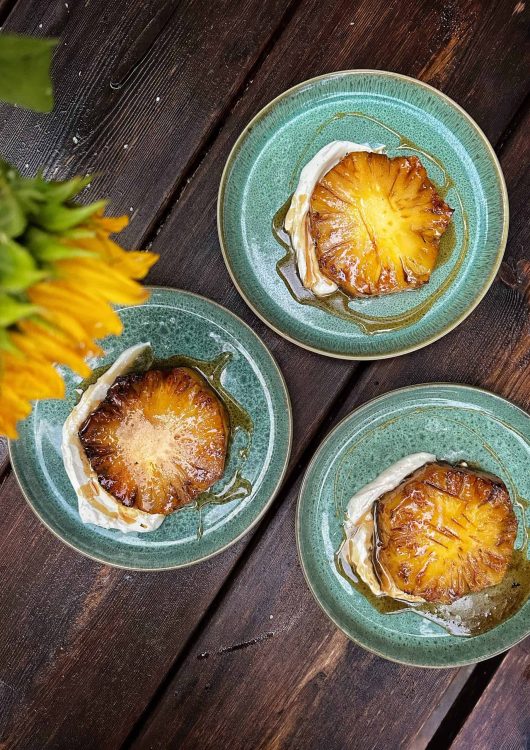 Kokonaisena grillattu ananas