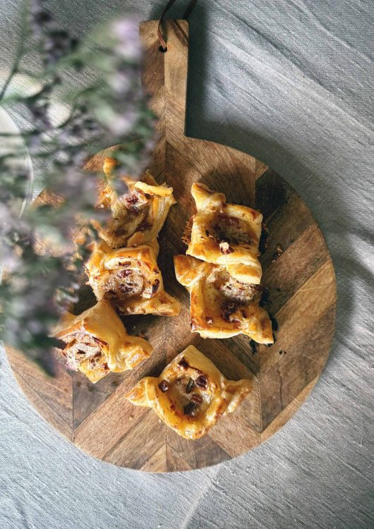 Valkohomejuustojoulutortut